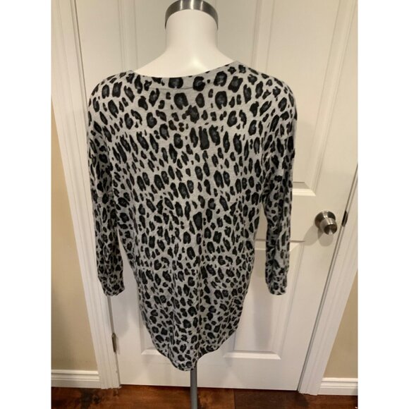 Joie Gray Thin Knit Leopard Print V-Neck Sweater, Size S - Picture 5 of 6